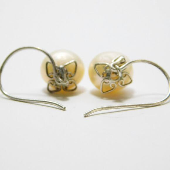 Pearl Dangle Fashion Earrings - Picture 2 of 3